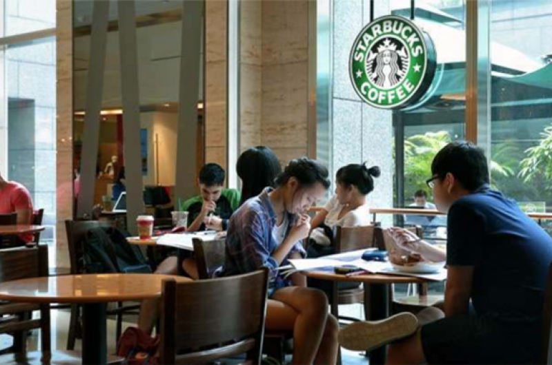 CUSTOMERS&#039; SATISFACTION WITH RESTAURANTS AND CAFES IMPROVES, SAYS SMU STUDY