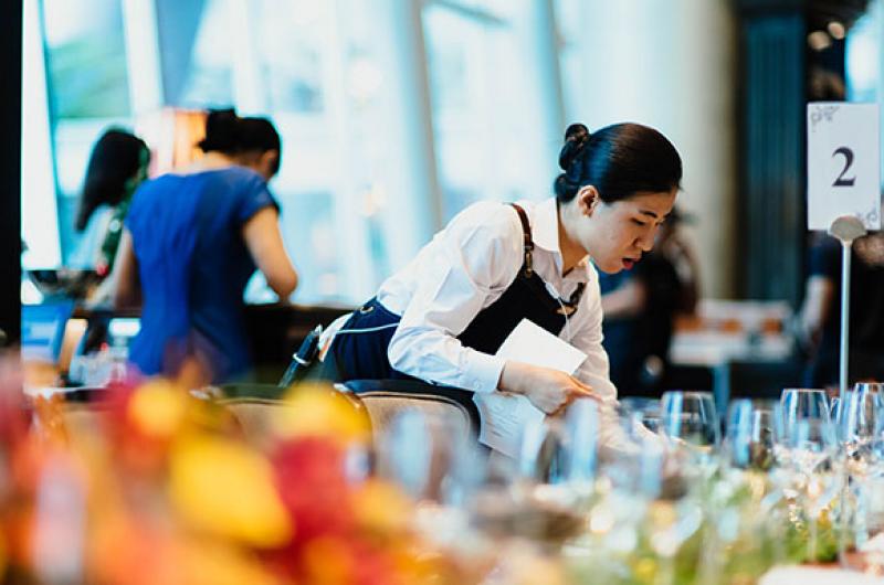 LITTLE DETAILS OF THE DINING EXPERIENCE