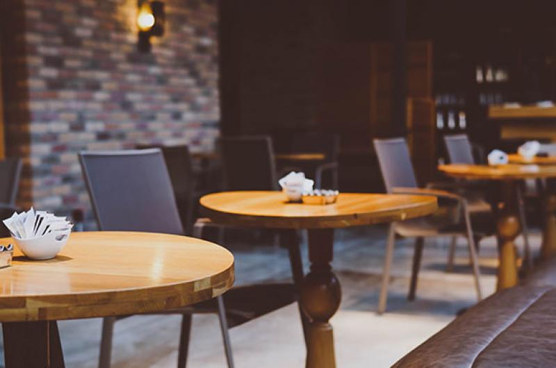 RESTAURANTS AND HOTELS FALL SHORT ON SATISFYING TOURISTS