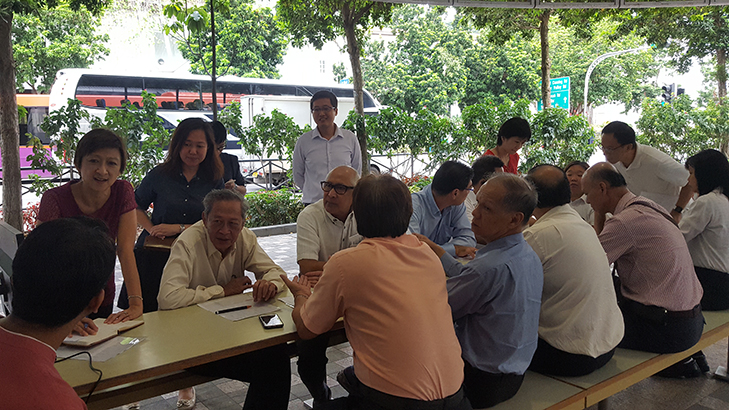 Oi Mei with the research team members
