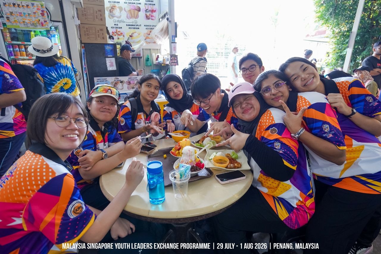 Participants sharing a meal during the programme